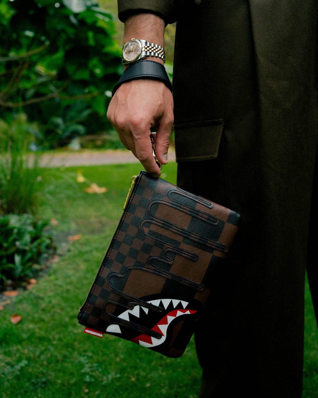 XTC SHARKS IN PARIS CROSSOVER CLUTCH